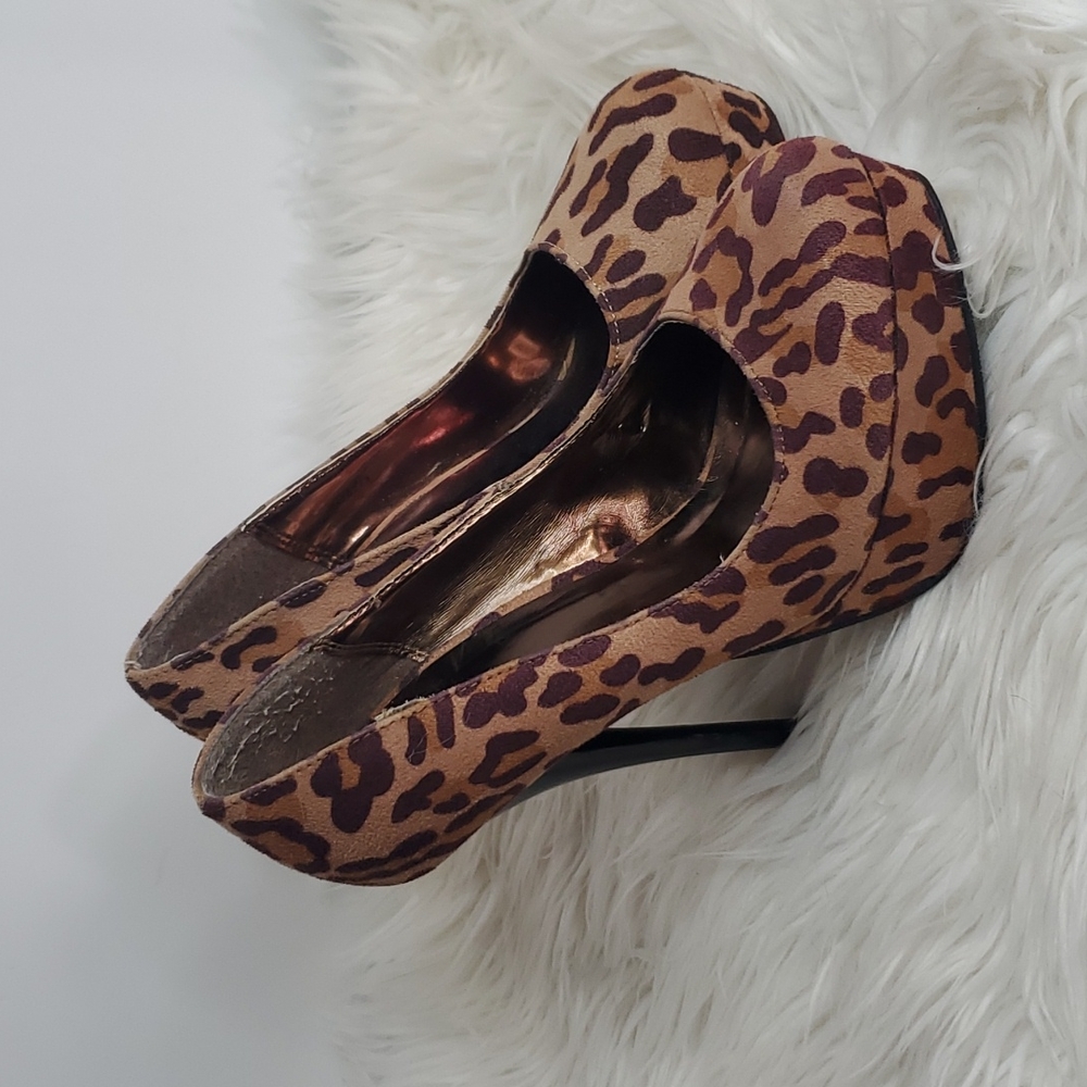 🐞 Charlotte Russe Leopard Print Platform Heels Size 6